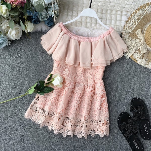 Modern női felső, fehér és rózsaszín csipkével