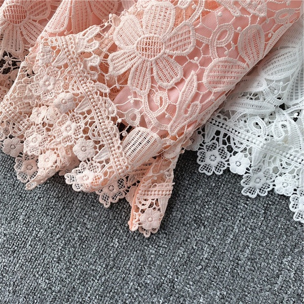 Modern női felső, fehér és rózsaszín csipkével