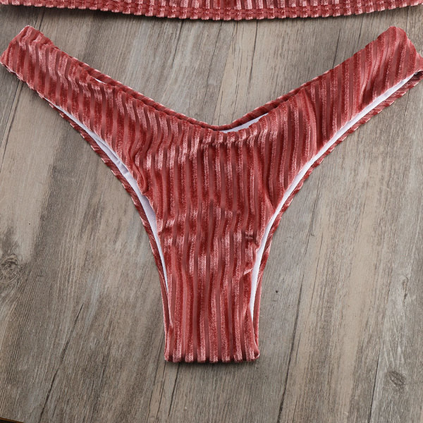 Kétrészes fürdőruha rózsaszín bársonnyal