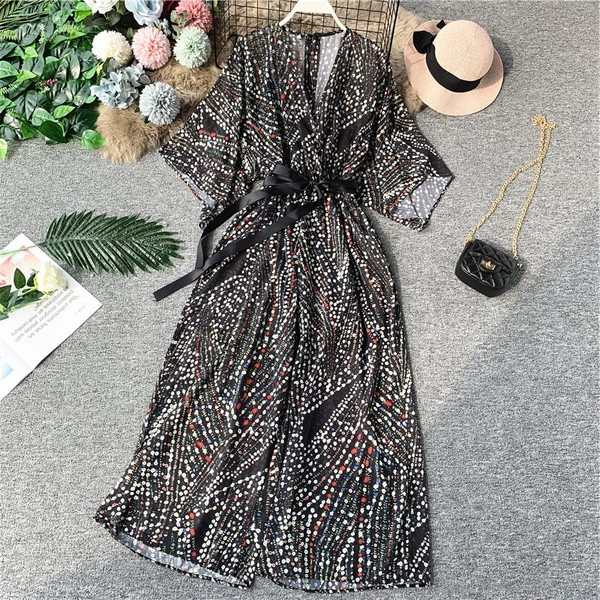 Salopetă elegantă de damă cu mâneci scurte și curea în negru și verde