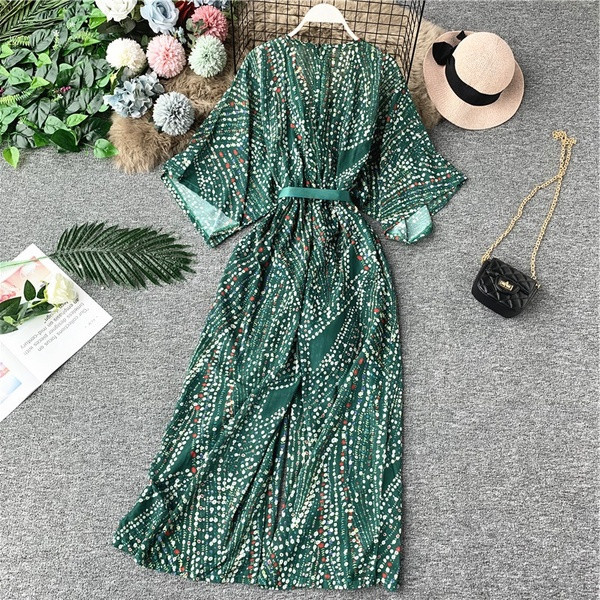 Salopetă elegantă de damă cu mâneci scurte și curea în negru și verde