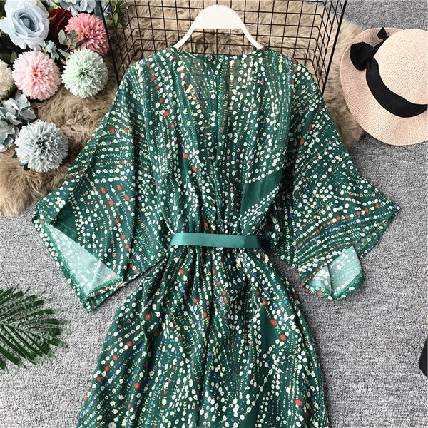 Salopetă elegantă de damă cu mâneci scurte și curea în negru și verde