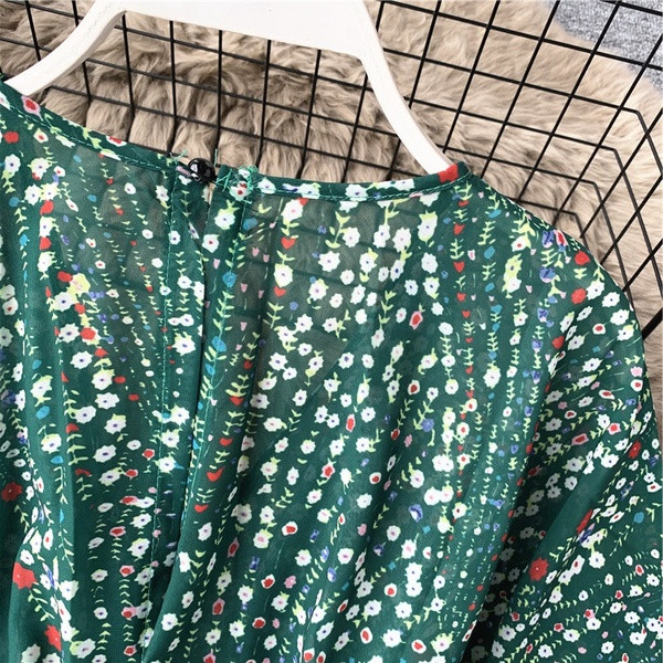 Salopetă elegantă de damă cu mâneci scurte și curea în negru și verde