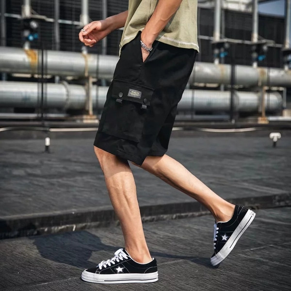 Alkalmi férfi rövidnadrág oldalzsebekkel, fekete és zöld színben