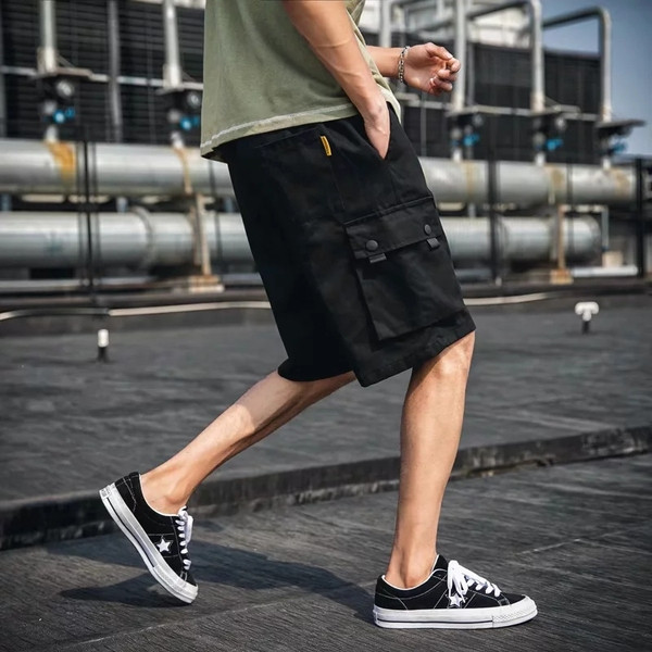 Alkalmi férfi rövidnadrág oldalzsebekkel, fekete és zöld színben