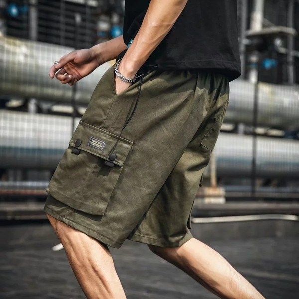 Alkalmi férfi rövidnadrág oldalzsebekkel, fekete és zöld színben
