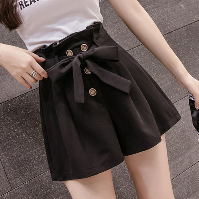 Κομψά γυναικεία σορτσάκια με ψηλή μέση σε μπεζ, λευκό και μαύρο χρώμα