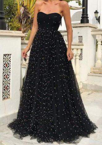 Forma női ruha, fekete színű tüllvel