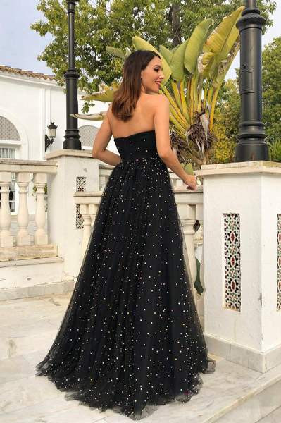 Forma női ruha, fekete színű tüllvel