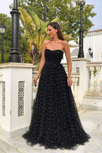 Forma női ruha, fekete színű tüllvel