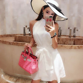 Modern női ruha fehér és bézs színben