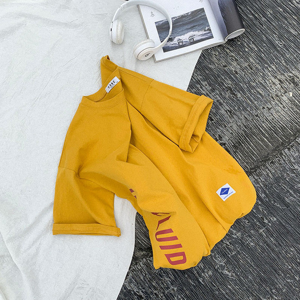 Férfi póló széles modell több színben felirattal