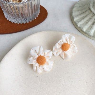 Női virág alakú fülbevaló három színben