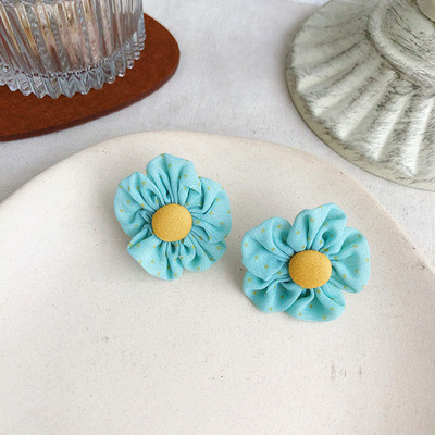 Női virág alakú fülbevaló három színben