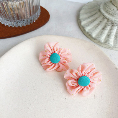 Női virág alakú fülbevaló három színben