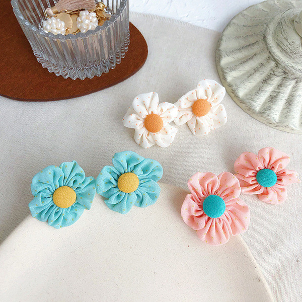 Női virág alakú fülbevaló három színben