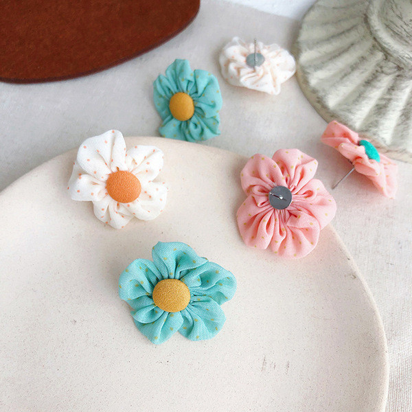 Női virág alakú fülbevaló három színben