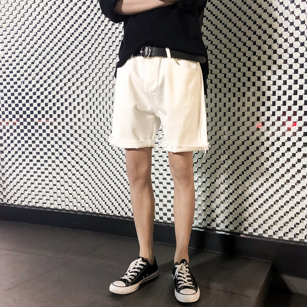 Aktuális férfi rövidnadrág fehér, fekete és bézs színben