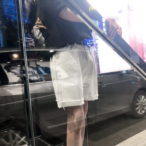 Aktuális férfi rövidnadrág fehér, fekete és bézs színben