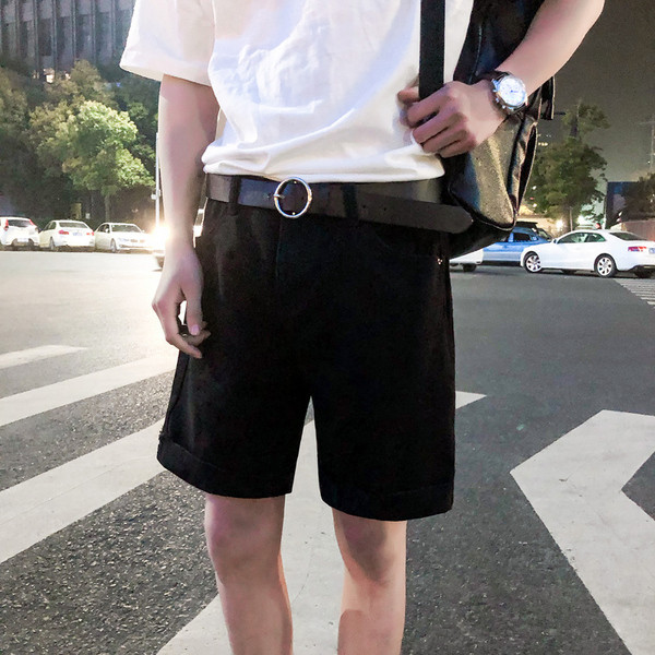 Aktuális férfi rövidnadrág fehér, fekete és bézs színben