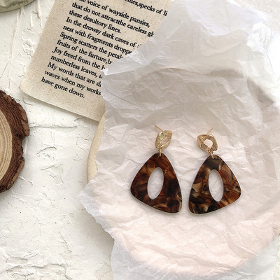 Modern női fülbevaló zöld és barna színben