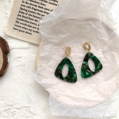 Modern női fülbevaló zöld és barna színben