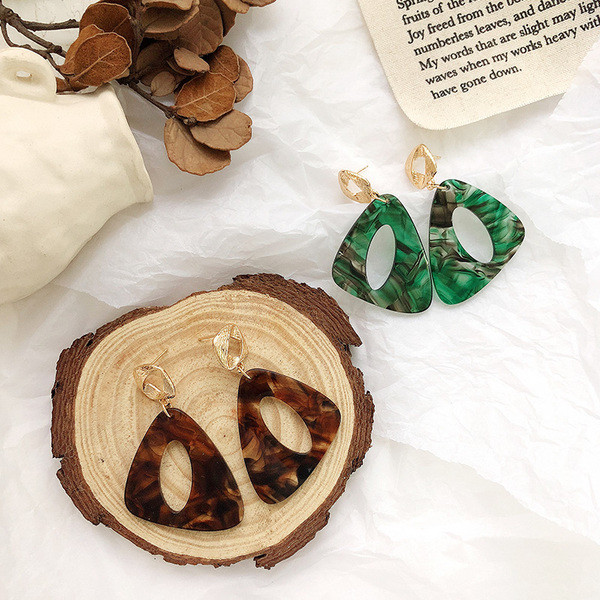 Modern női fülbevaló zöld és barna színben