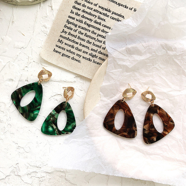 Modern női fülbevaló zöld és barna színben