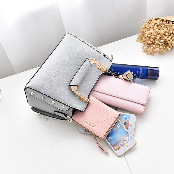 Modern női táska fém elemmel öt színben