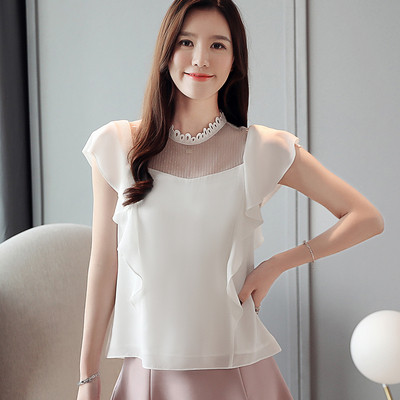 Κομψή γυναικεία  μπλούζα με κοντό μανίκι σε λευκό χρώμα