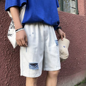 Alkalmi férfi rövidnadrág fehér színben, színes elemekkel