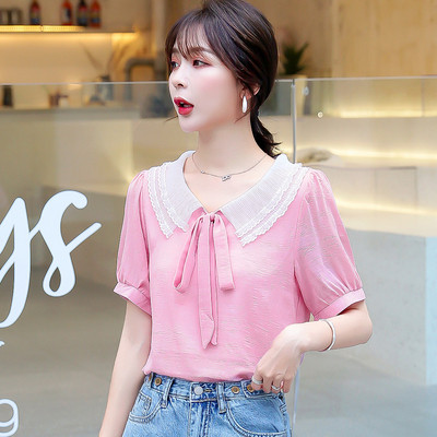 Μοντέρνα γυναικεία μπλούζα με κοντό μανίκι και V-λαιμό σε λευκό και ροζ χρώμα