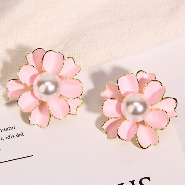 Cercei moderni de dama in forma de floare in trei culori