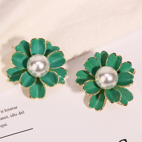 Cercei moderni de dama in forma de floare in trei culori