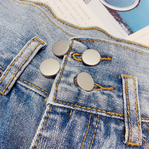 Модерни дамски къси дънки с висока талия и скъсани мотиви