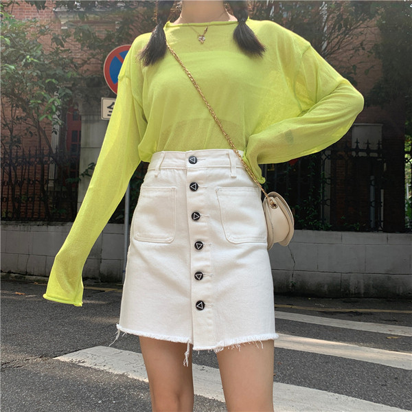 Σύγχρονη γυναικεία φόυστα με υψηλή μέση σε λευκό χρώμα