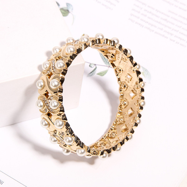 Bratara de dama de culoare aurie cu perle si pietre