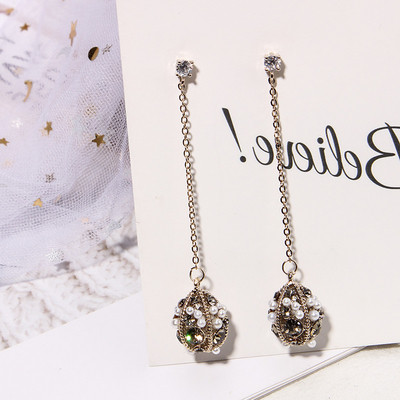 Cercei lungi de dama de culoare aurie cu pietre si perle