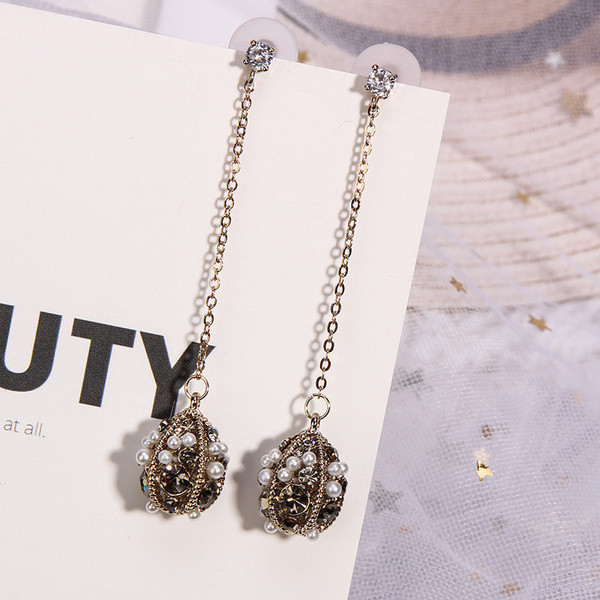 Cercei lungi de dama de culoare aurie cu pietre si perle