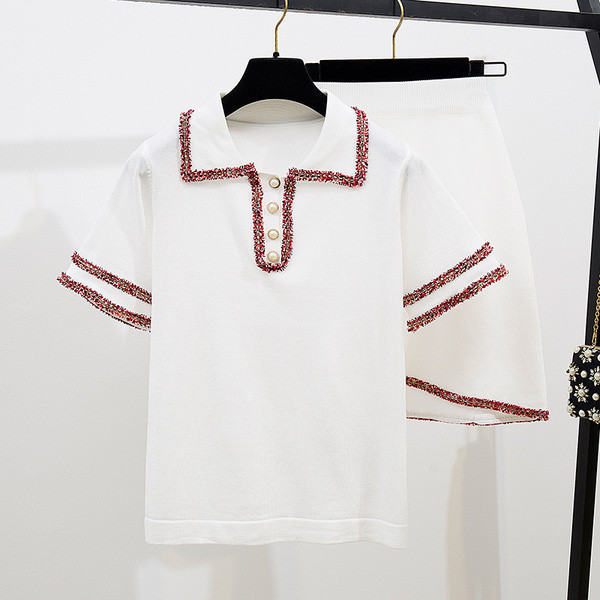 Κομψό και μοντέρνο γυναικείο σετ - μπλούζα και φούστα σε άσπρο και μαύρο χρώμα