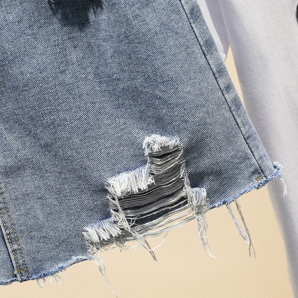 Μοντέρνα γυναικεία φούστα denim με υψηλή μέση και σχισμένα μοτίβα