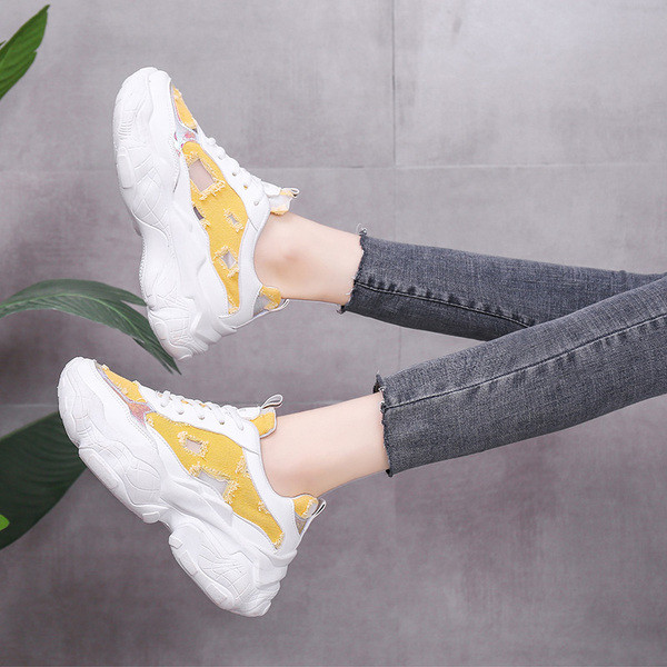 Μοντέρνα γυναικεία αθλητικά παπούτσια  σε τρία χρώματα