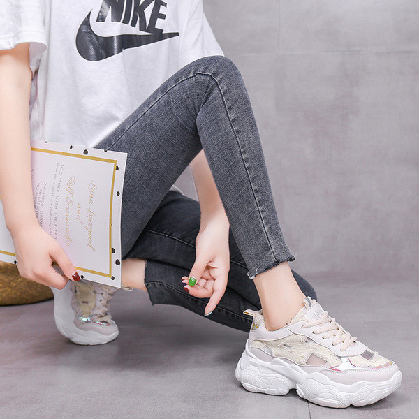 Μοντέρνα γυναικεία αθλητικά παπούτσια  σε τρία χρώματα