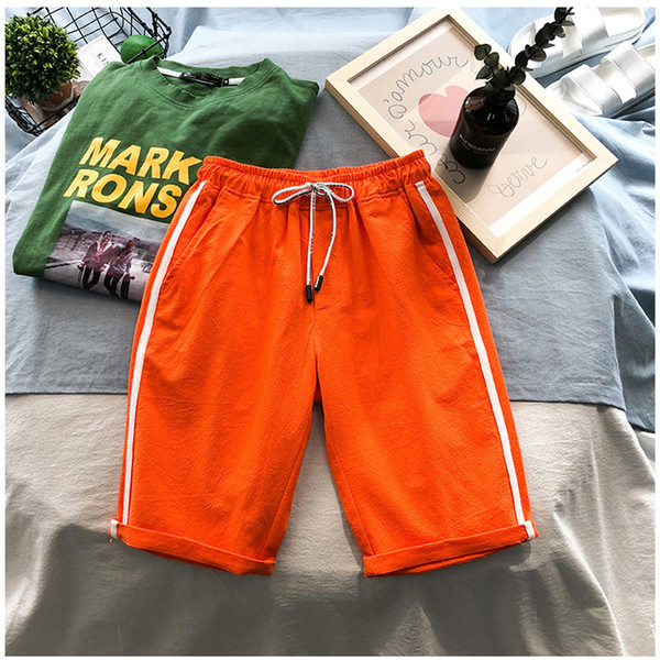 Modern férfi rövidnadrág oldalsó szegéllyel, különböző színekben