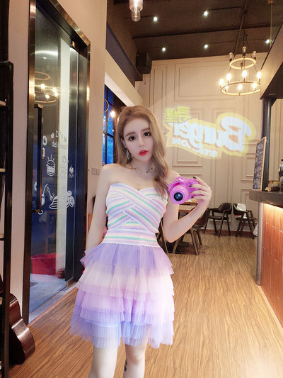 Дамска лятна рокля без презрамки с тюл 