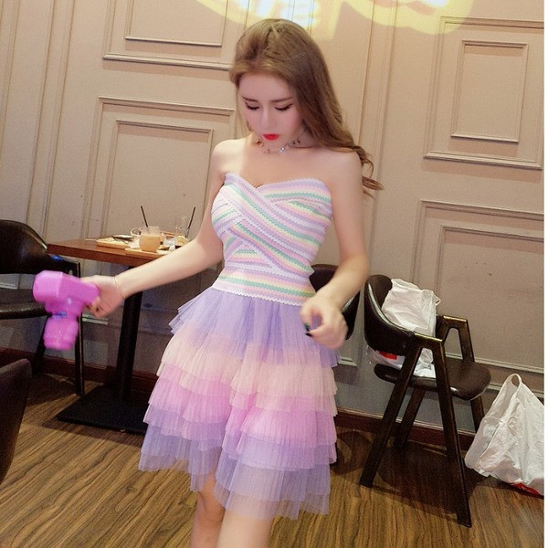 Дамска лятна рокля без презрамки с тюл 