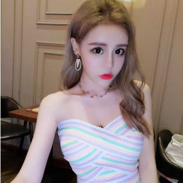 Дамска лятна рокля без презрамки с тюл 