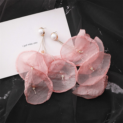 Stílusos női fülbevaló gyöngyökkel több színben