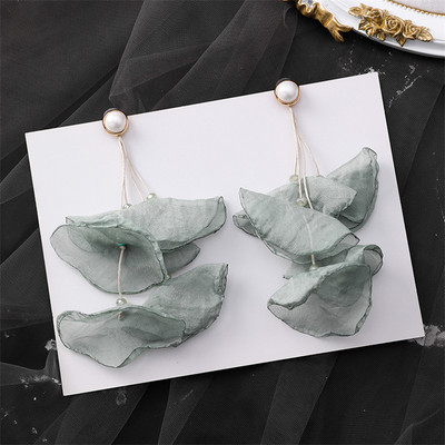 Stílusos női fülbevaló gyöngyökkel több színben