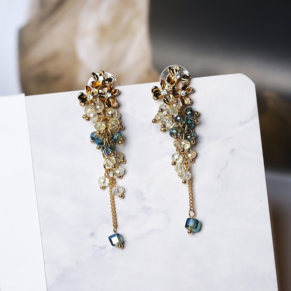 Női hosszú fülbevaló három színben kövekkel